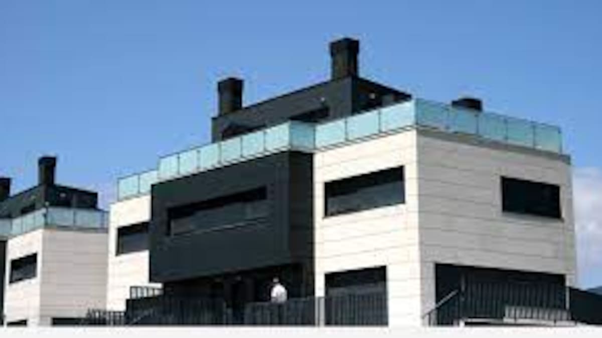 Regularizadas 121 viviendas ilegales de La Loma de Castro