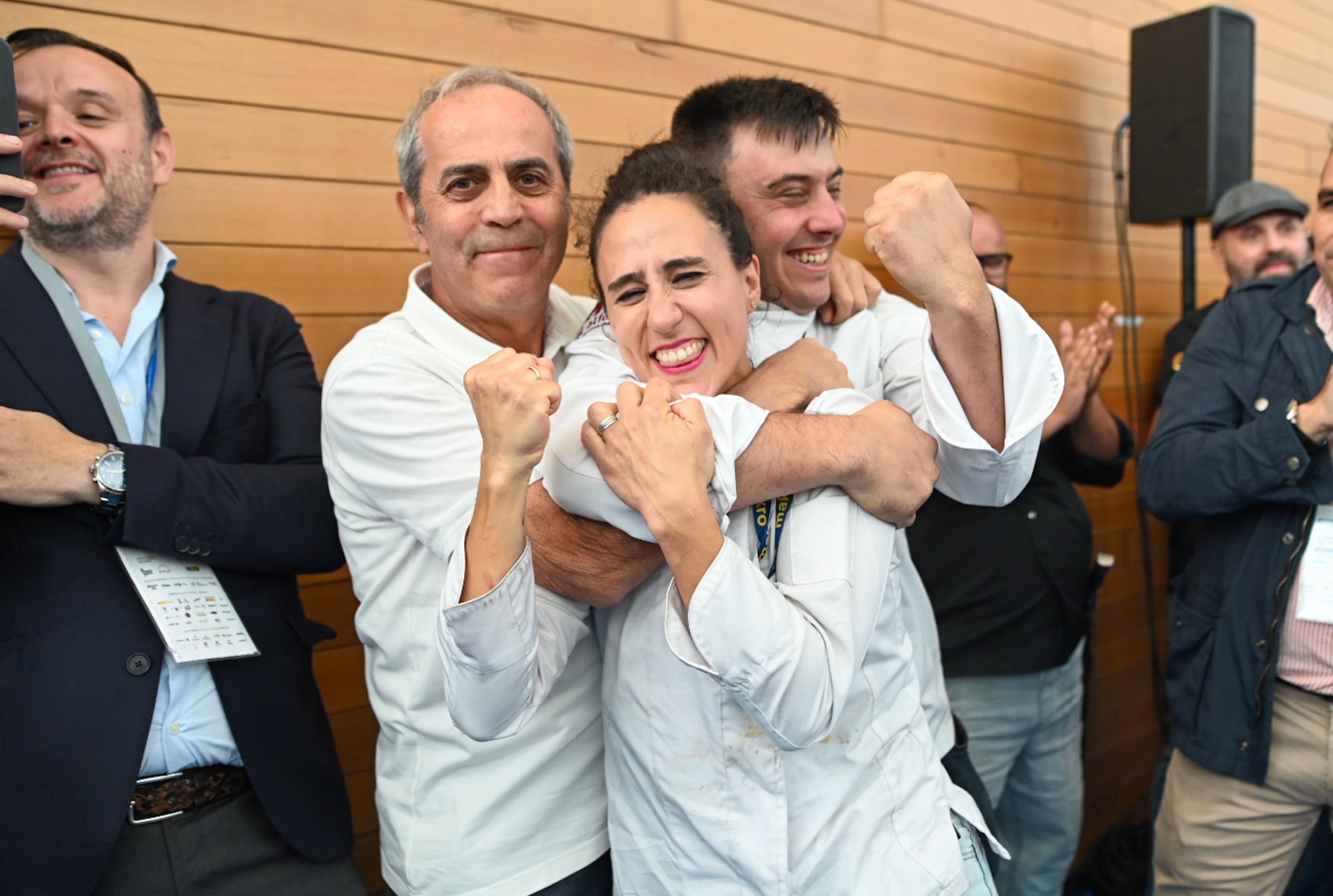 Vanesa Martín (El Alfoz de Burgos), celebrando su victoria en el Concurso Nacional de Parrillas, en San Sebastián Gastronomika.