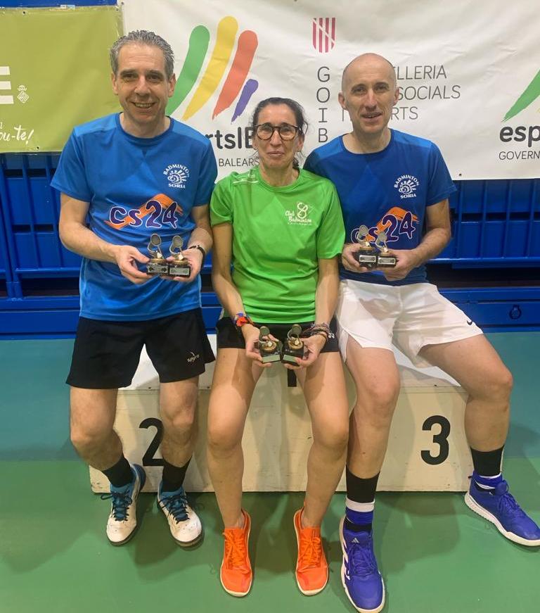 Acero y Martínez, con sus trofeos del Torneo Internacional de Palma.