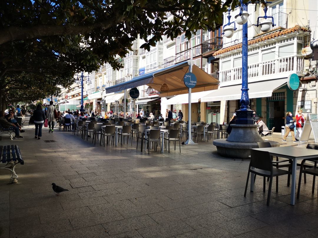 Terraza en la calle Burgos de Santander.