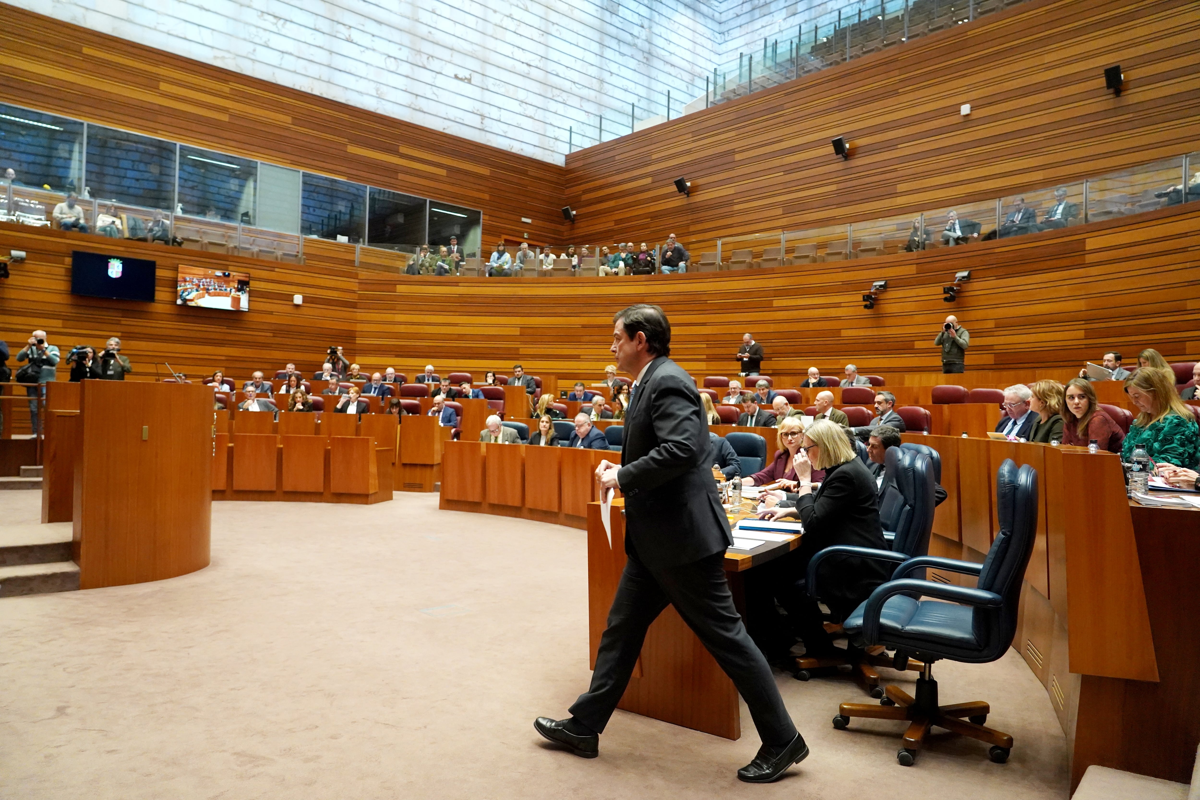 Primera jornada del pleno de las Cortes de Castilla y León que comienza con la comparecencia del presidente de la Junta, Alfonso Fernández Mañueco, sobre la ‘trama eólica’ y continúa con las preguntas de control al Ejecutivo.