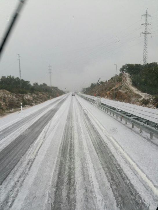 Granizada en la N-502 a la altura del Puerto del Calatraveño