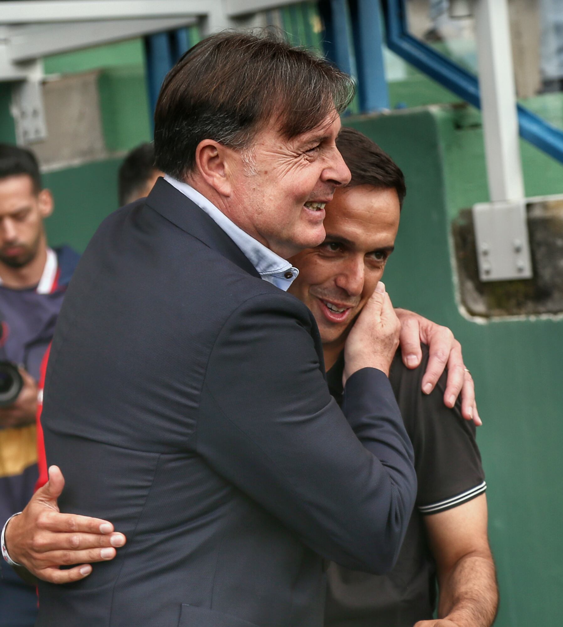 Cristóbal Parralo y Borja Jiménez se abrazan antes del Racing-Leganés de A Malata (foto: Cadena SER)