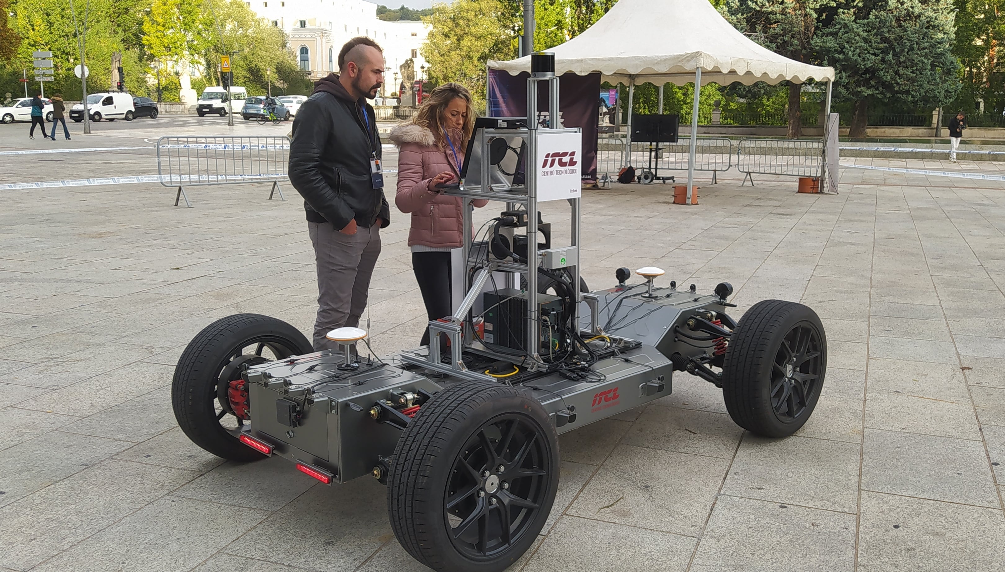 Prototipo de vehículo sin conductor presentado en el encuentro Burgos Industria 4.0