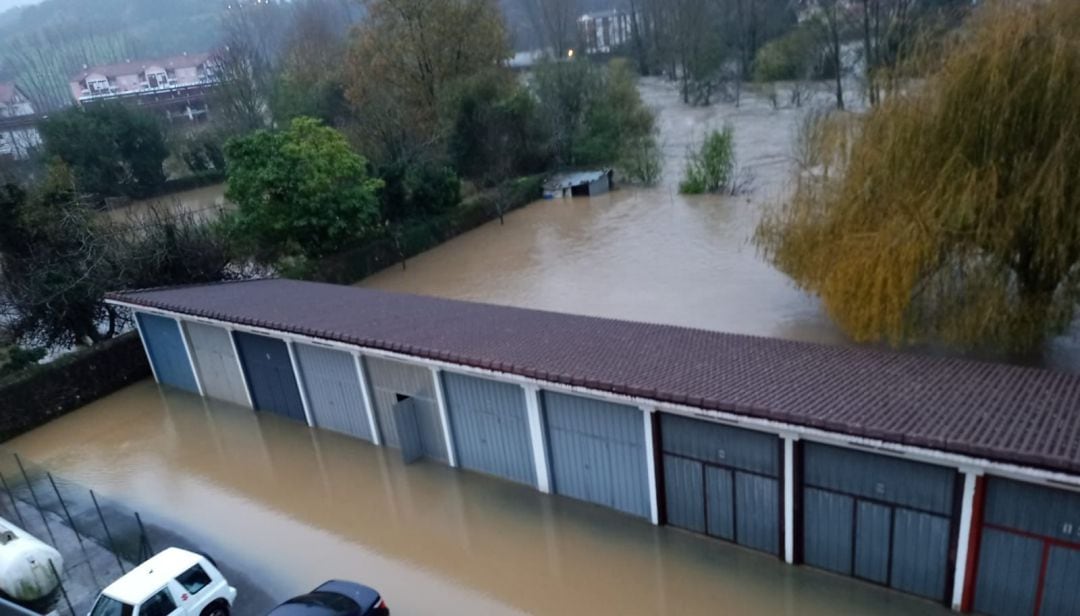 Inundación provocada por el río Asón en Ampuero.