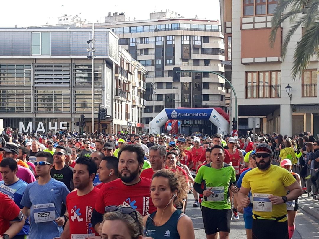 Imagen de la salida de la 47ª Media Maratón Internacional Ciudad de Elche