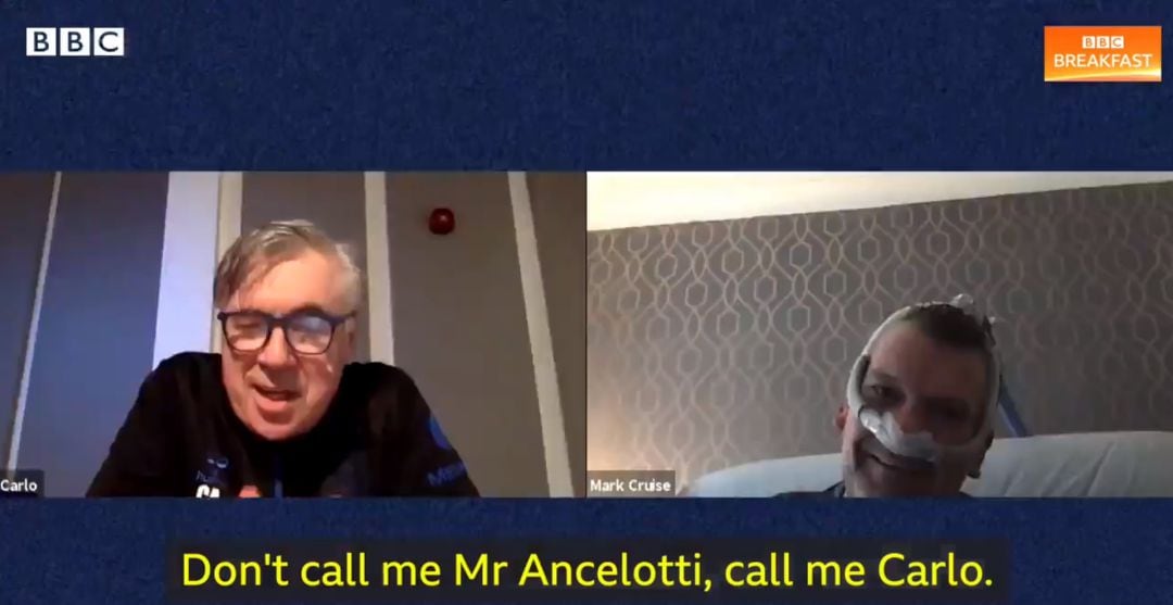 Carlo Ancelotti y Mark, fan del Everton, durante una de sus videollamadas. 