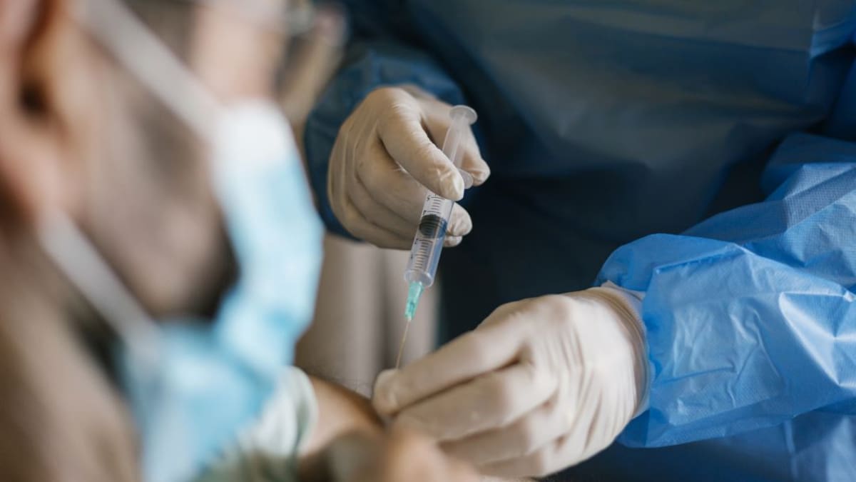 La variante ómicron del COVID-19 lleva a la Región de Murcia a su máximo de contagios en un solo día: 5.558