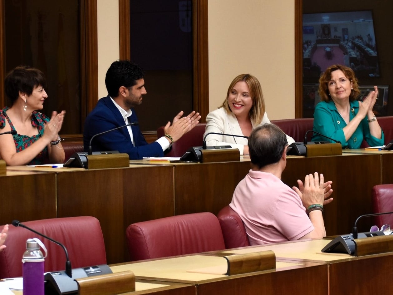 Los concejales del Grupo Socialista en el Ayuntamiento de Albacete despiden a su ya excompañera de bancada