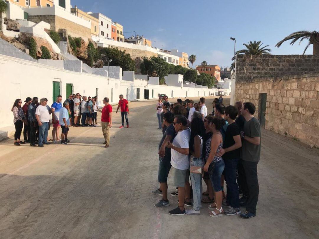 Els voluntaris van practicar al Pla de Sant Joan com actuar en cas d'una emergència.