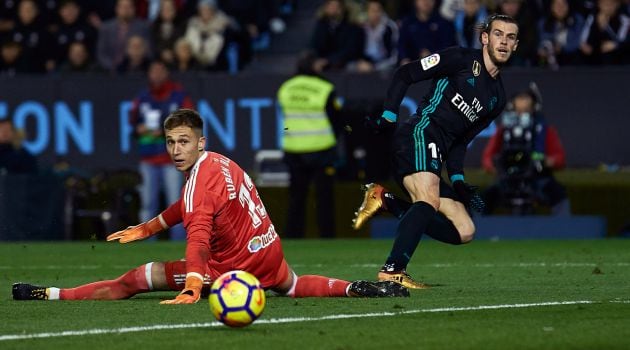 Imagen del momento en el que Bale hace el primer gol del Madrid en Balaídos