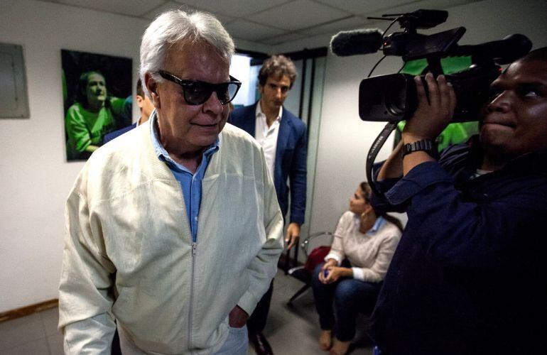 El expresidente del Gobierno español Felipe González llega a la sede de COPEI, para sostener una reunión con Lilian Tintori, Mitzi Capriles y Patricia Ceballos, esposas de presos políticos.