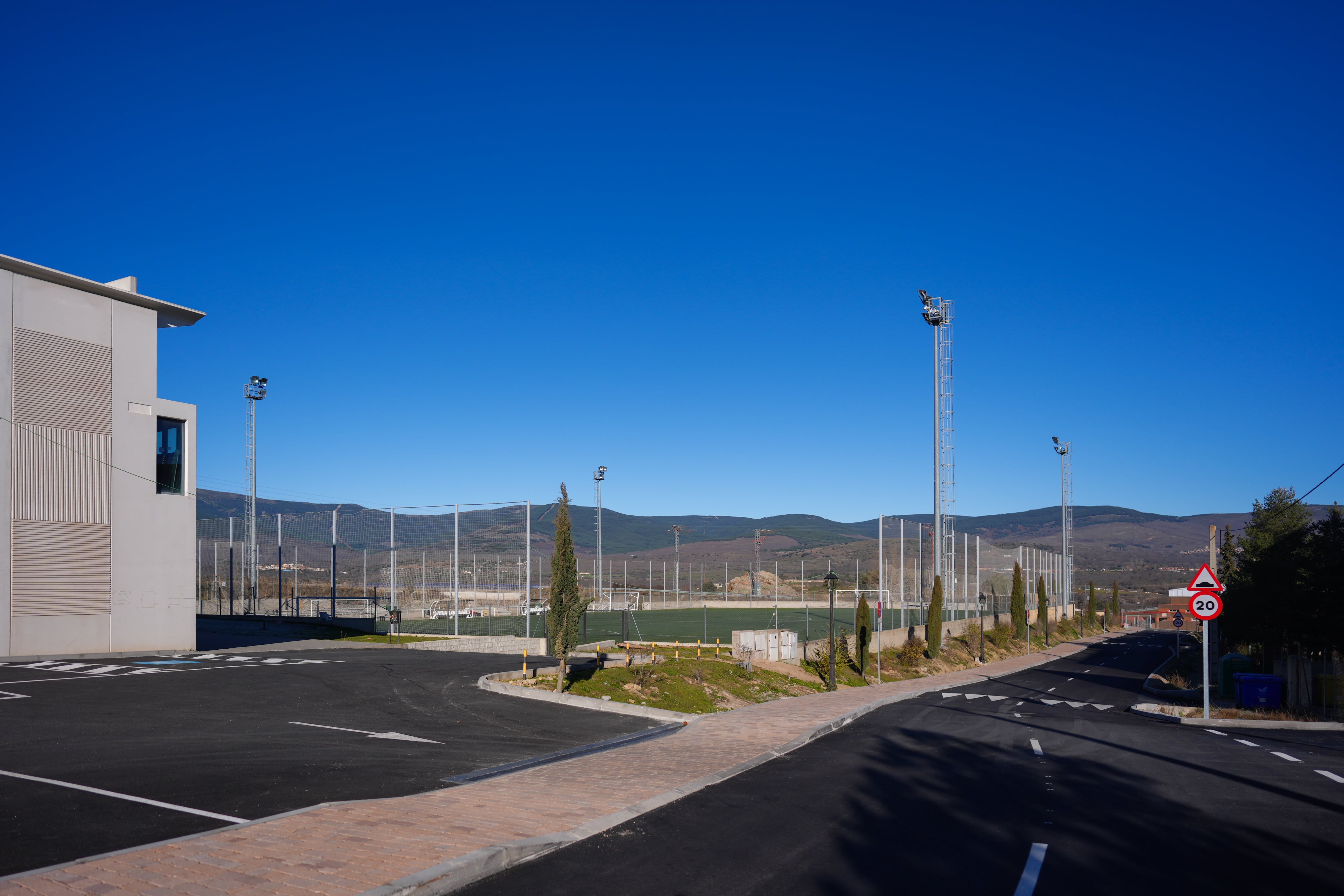 Finalizadas las obras de mejora del acceso al polideportivo de Buitrago del Lozoya