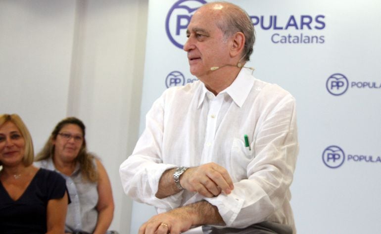 El ministro en funciones del Interior, Jorge Fernández Diaz, durante un acto de campaña en Castelldefels