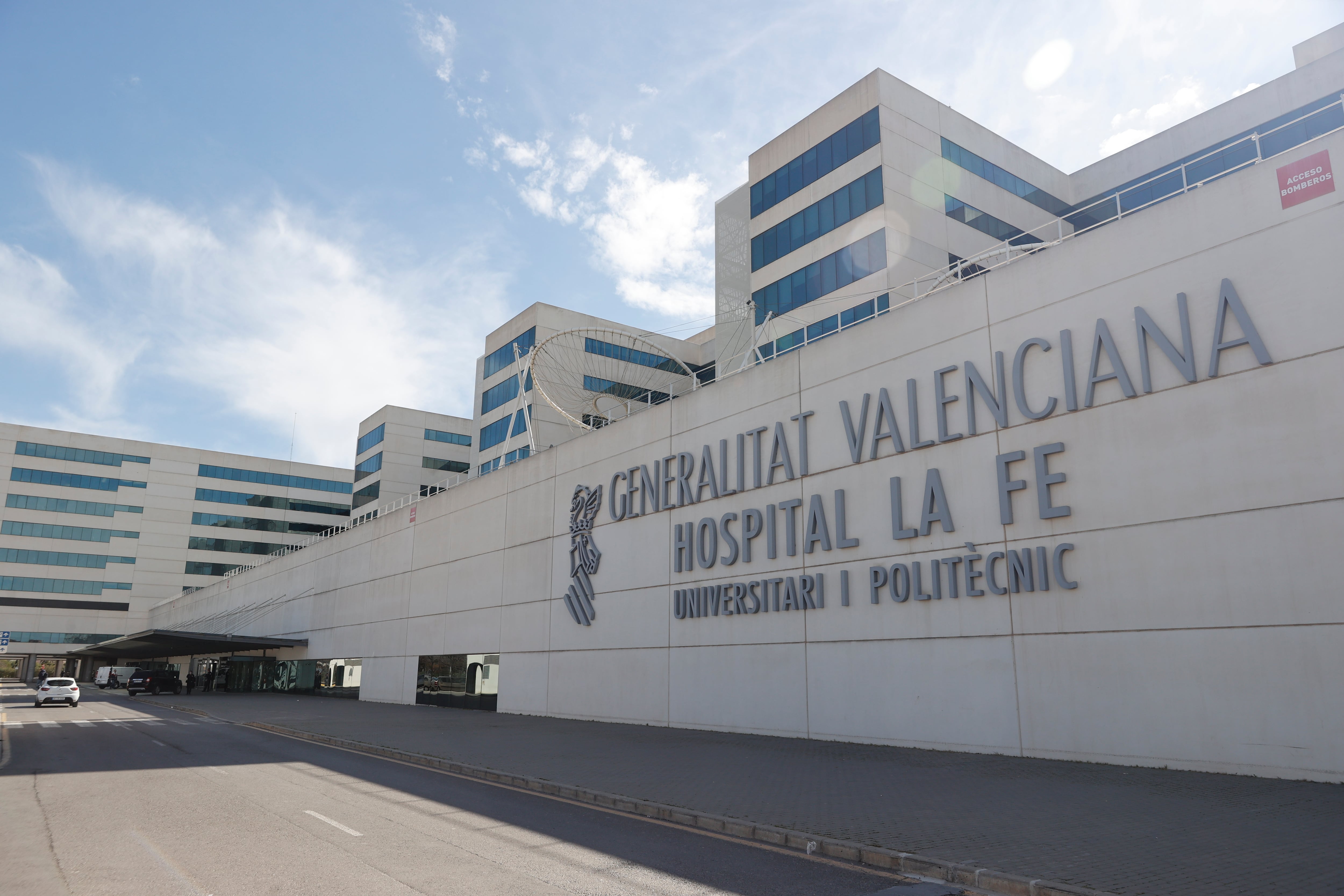 Imagen de archivo de uno de los accesos al hospital La Fe de València.