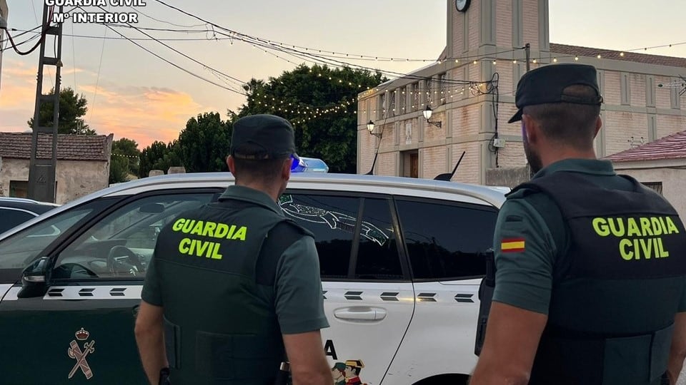 La Guardia Civil de Callosa de Segura detiene a un hombre por robos con violencia, amenazas de muerte y lesiones con arma blanca