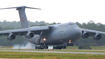 EEUU podrá usar las bases Rota y Morón para enviar armamento a Israel pese al veto anunciado por Sánchez