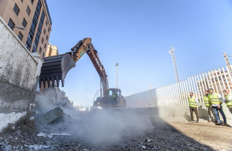 Momento del inicio de la demolición.