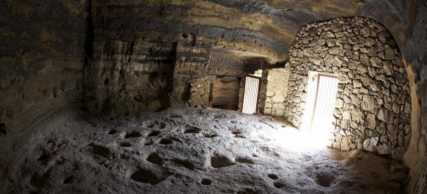 Fotografía facilitada por Julio Cuenca de una cueva grancanaria situada en Artevigua que marca equinocios y solsticios