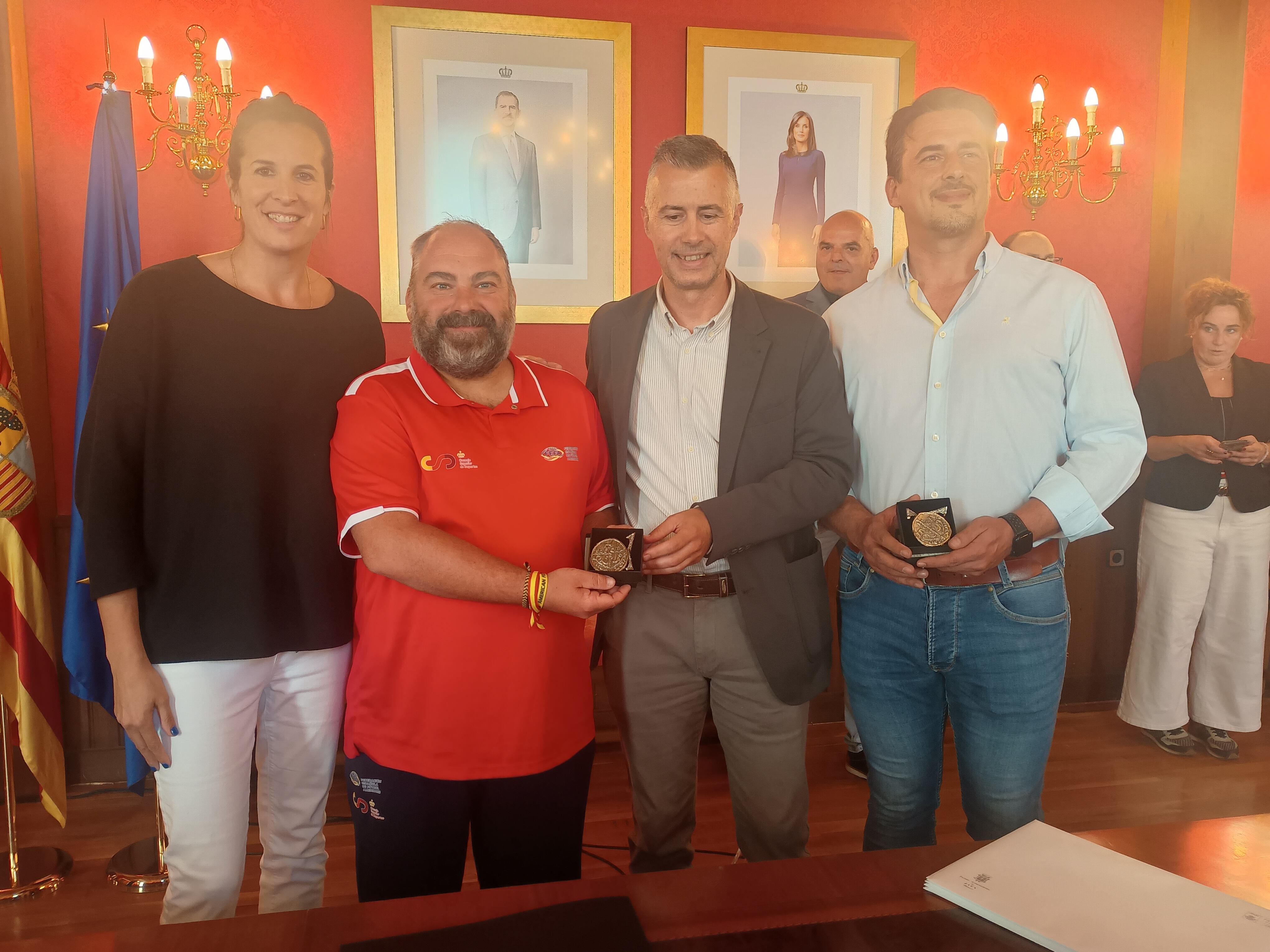 Momento de la entrega del "suelo Jaqués"