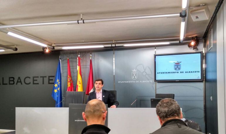 El alcalde de Albacete, Javier Cuenca, durante la presentación de los resultados 