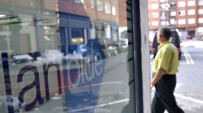 El paro en Debabarrena se ha reducido un mes más