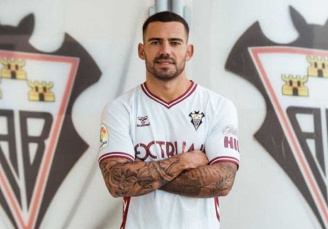Tana, durante su presentación como jugador del Albacete