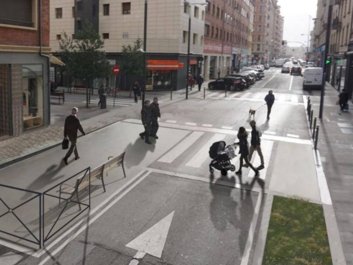 Pasos de cebra separados de los coches en Pamplona