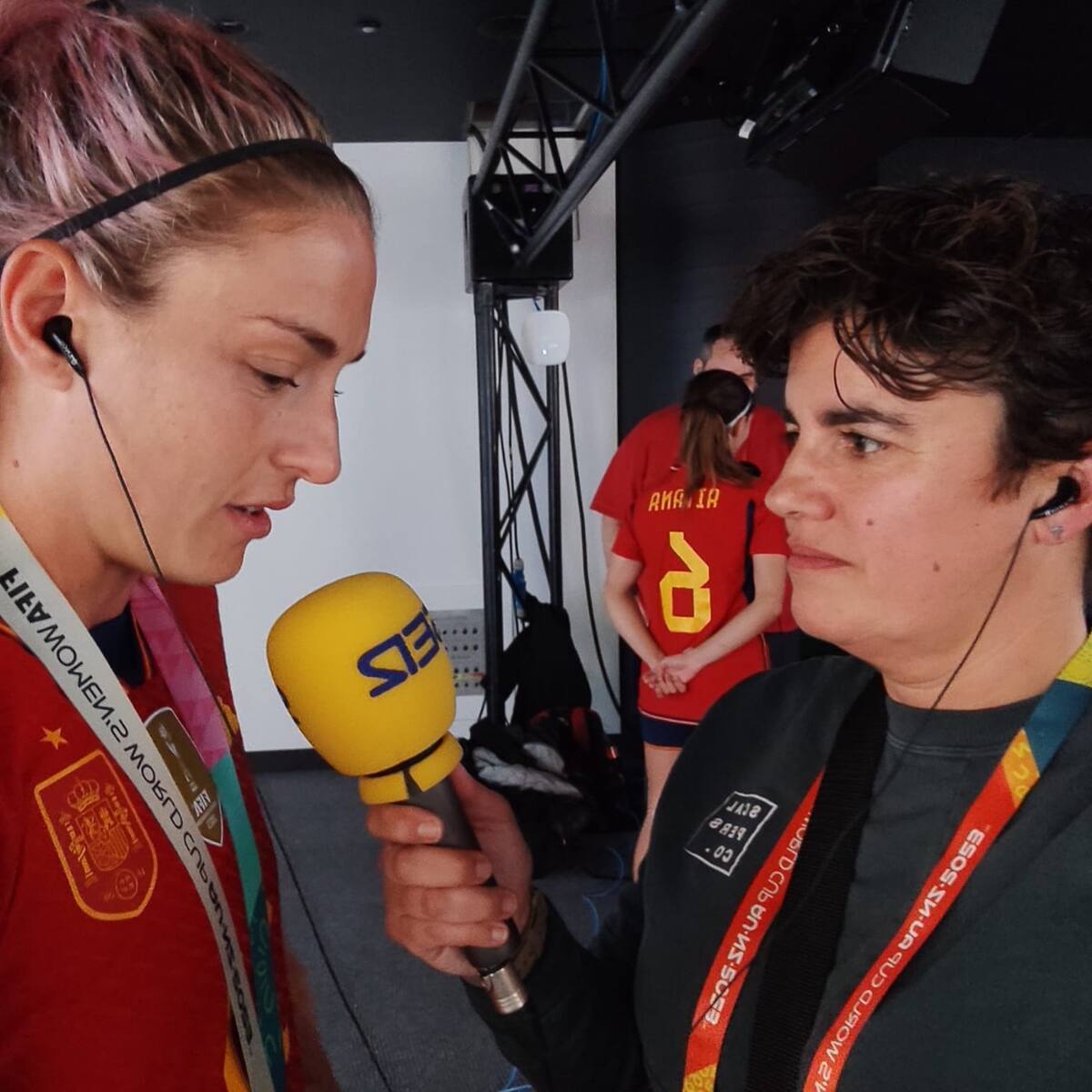 Alexia Putellas: "Mi familia me ha recordado que hace un año me estaban quitando las muletas y ahora estoy aquí"