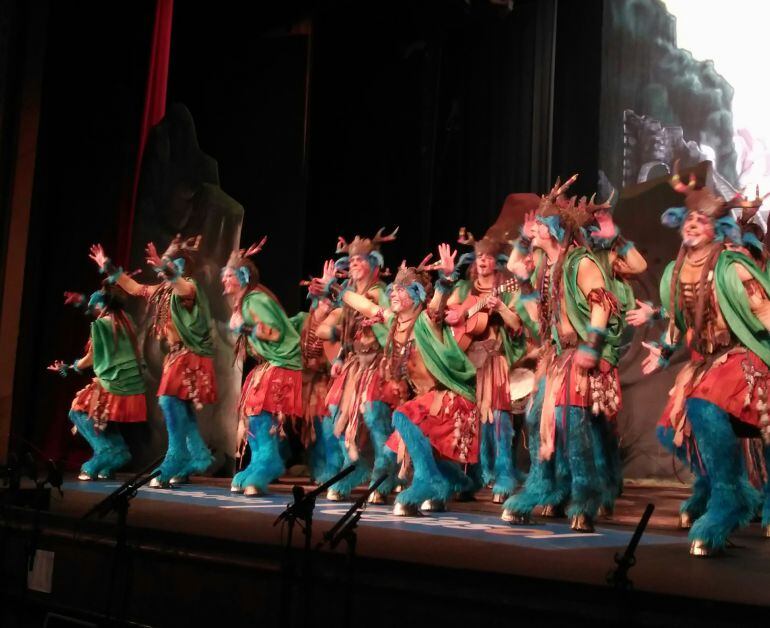 La comparsa 'El Creador' durante el pase de semifinales