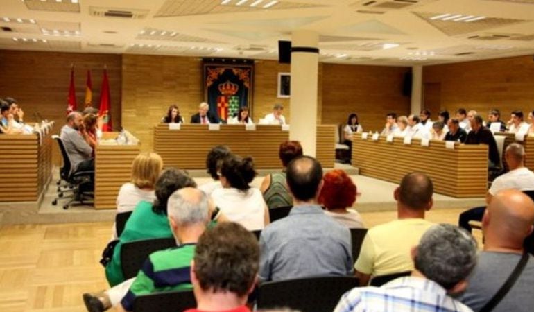 Los secretarios de Pleno son los encargados, junto al alcalde o alcaldesa, de establecer el orden del día