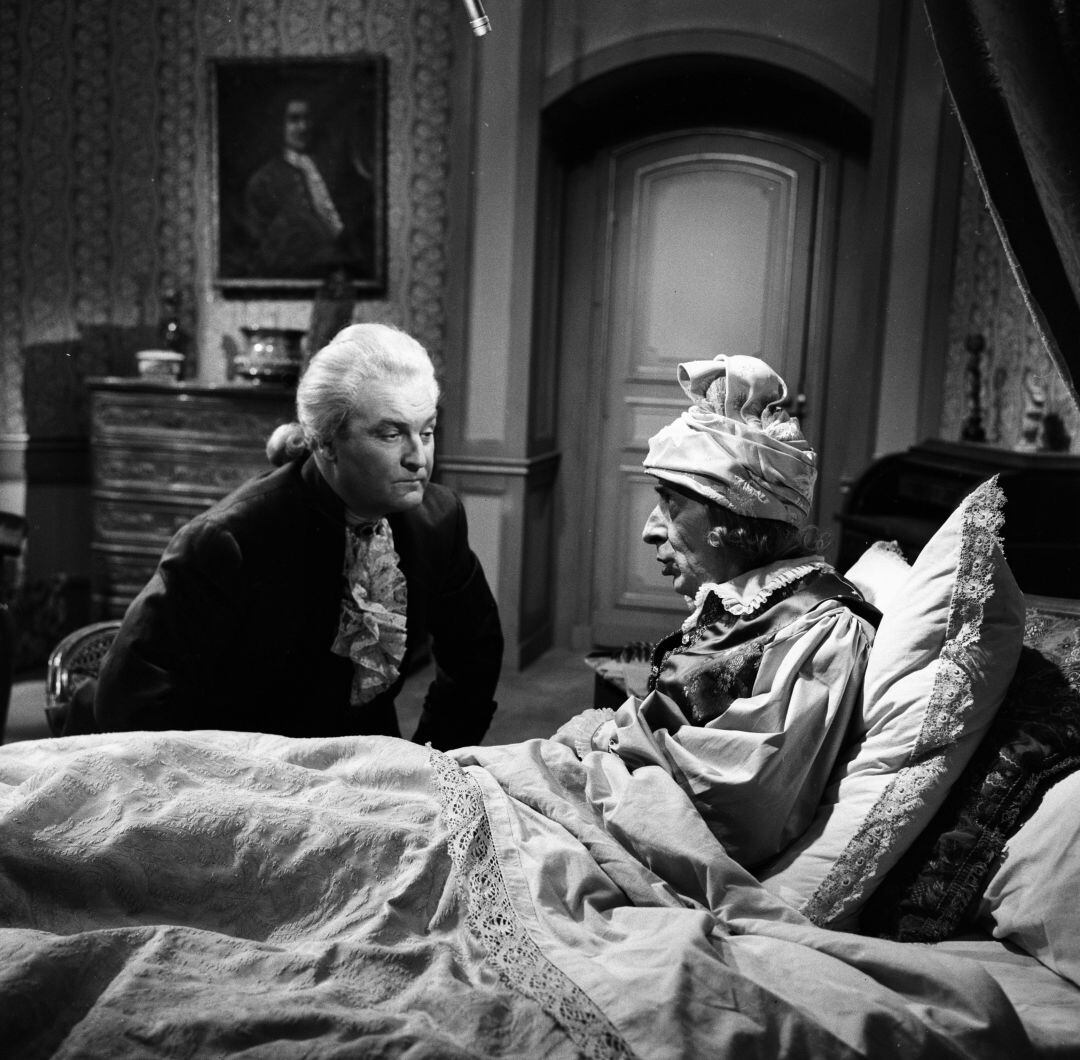 Louis Arbessier Y Pierre Asso en una escena de la película &quot;El caso Calas&quot;