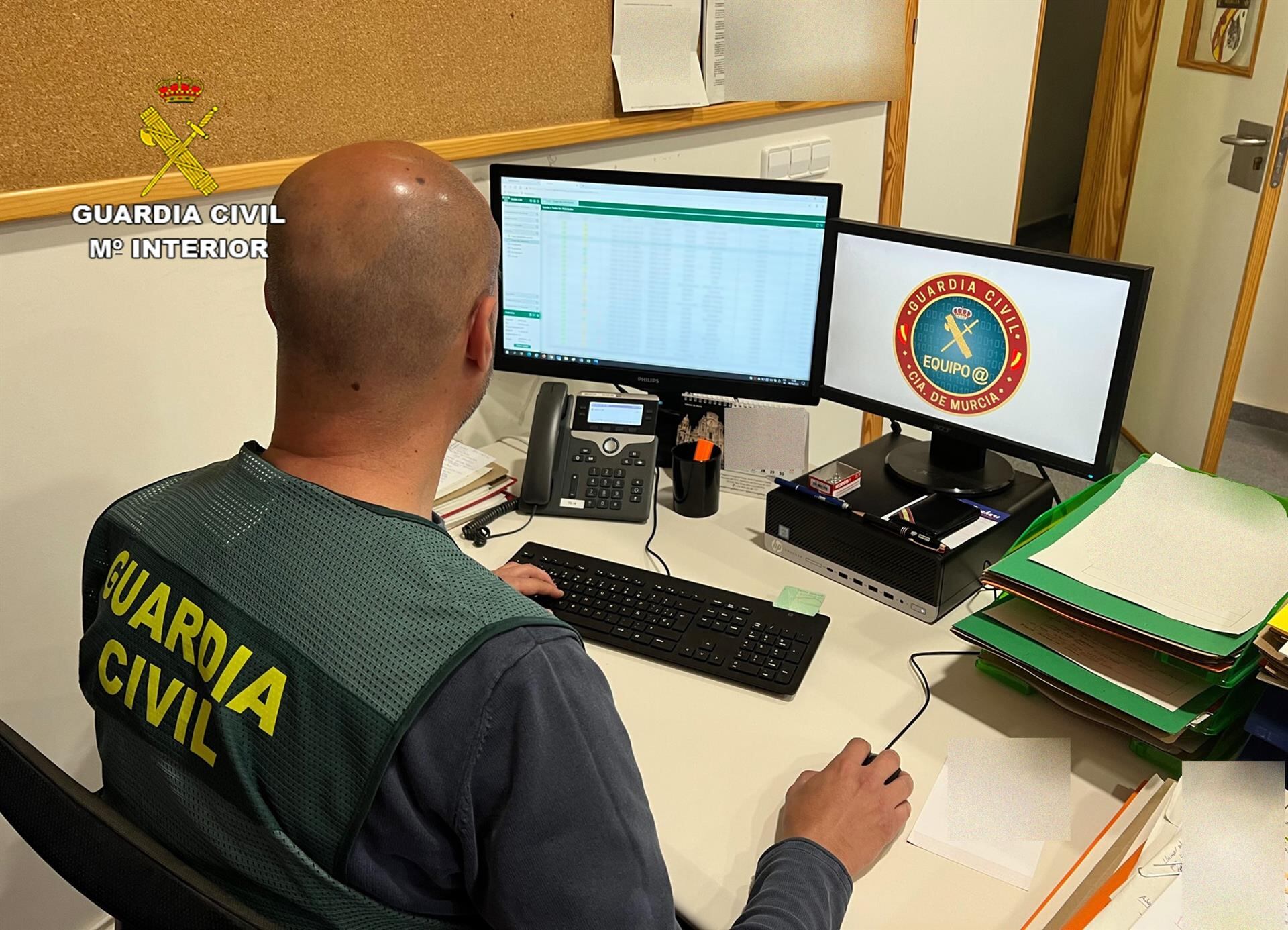 Guardia civil de los equipos Arroba, especializados en la investigación de ciberdelitos