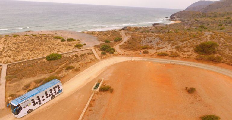 Archivo- Autobús a Calblanque