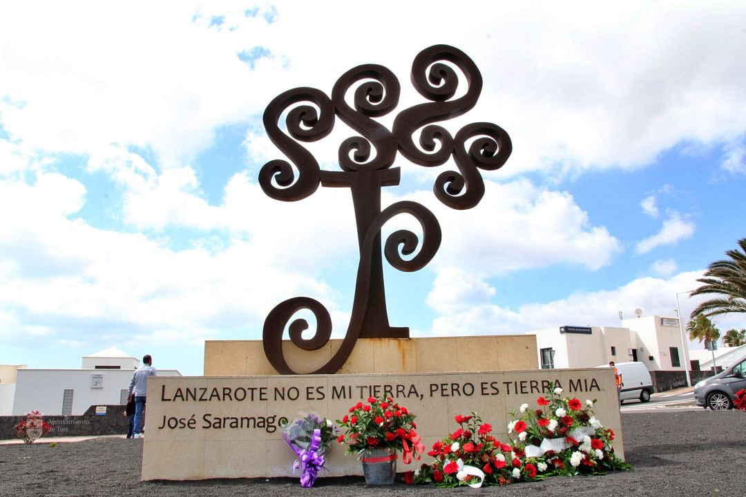 Ofrenda florar por el X Aniversario de la Casa Museo José Saramago. 