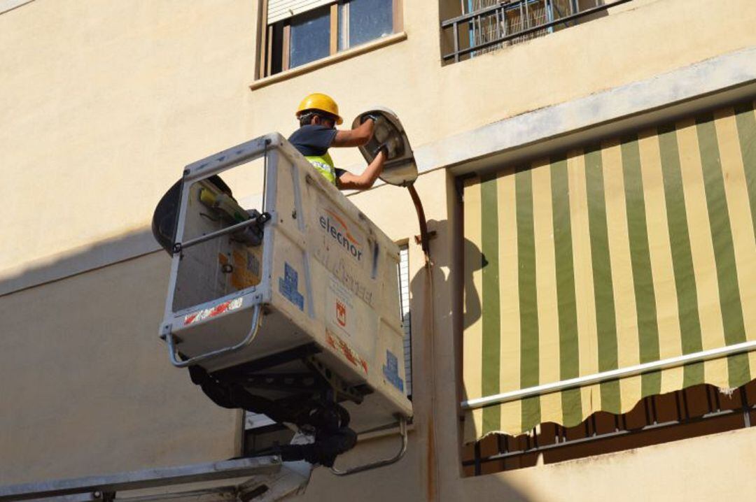 Elda renueva el alumbrado público de la calle Lealtad y adyacentes