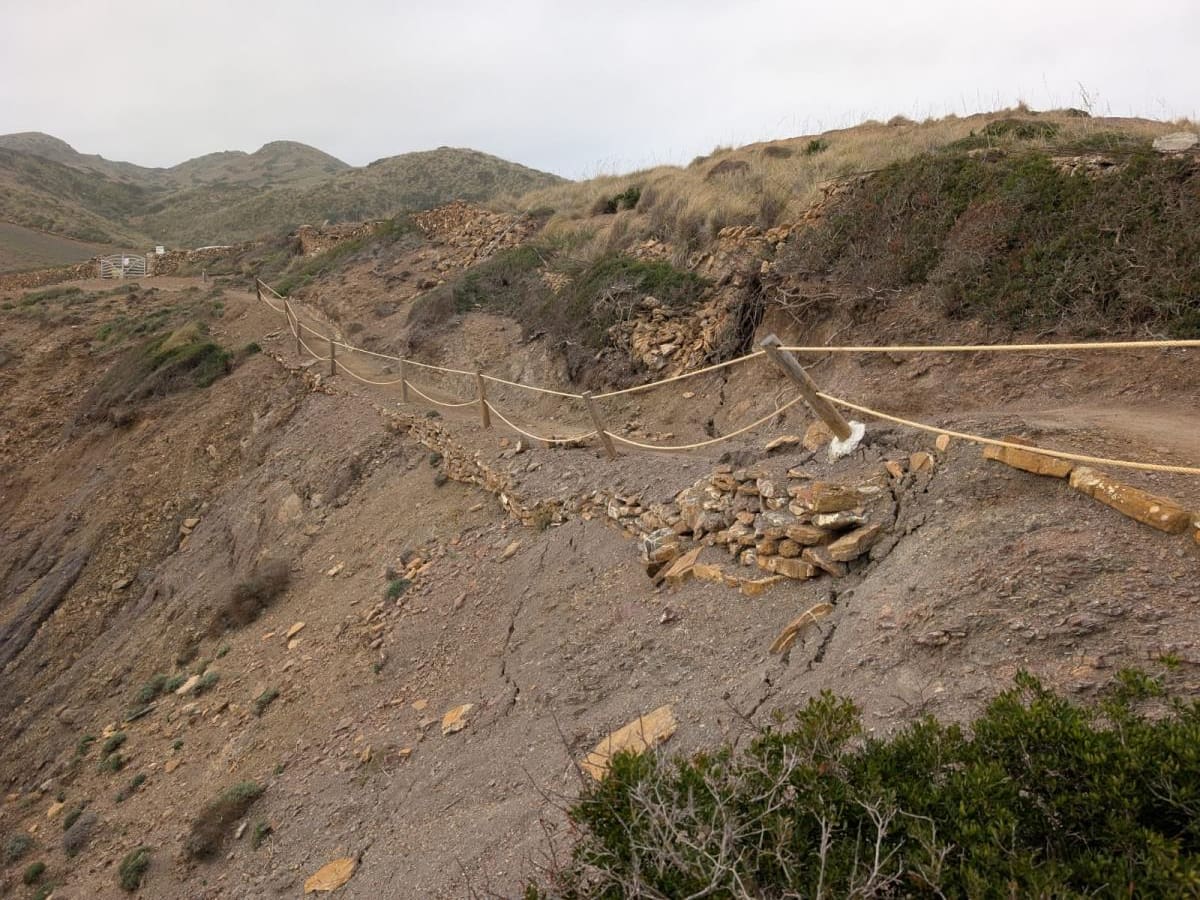 El Consell tanca temporalment un tram del Camí de Cavalls a Binidonaire per seguretat