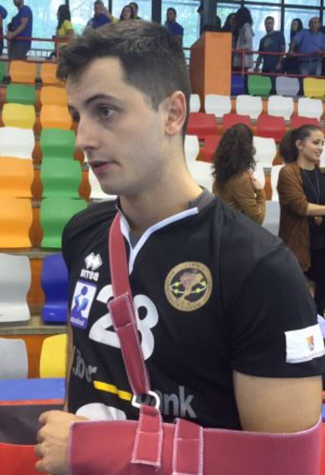 Sergio López lesioando del hombro