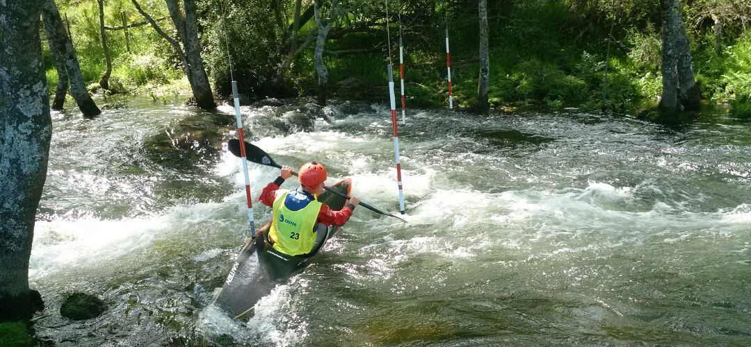 Entre la oferta deportiva se incluyen clases de piragüismo