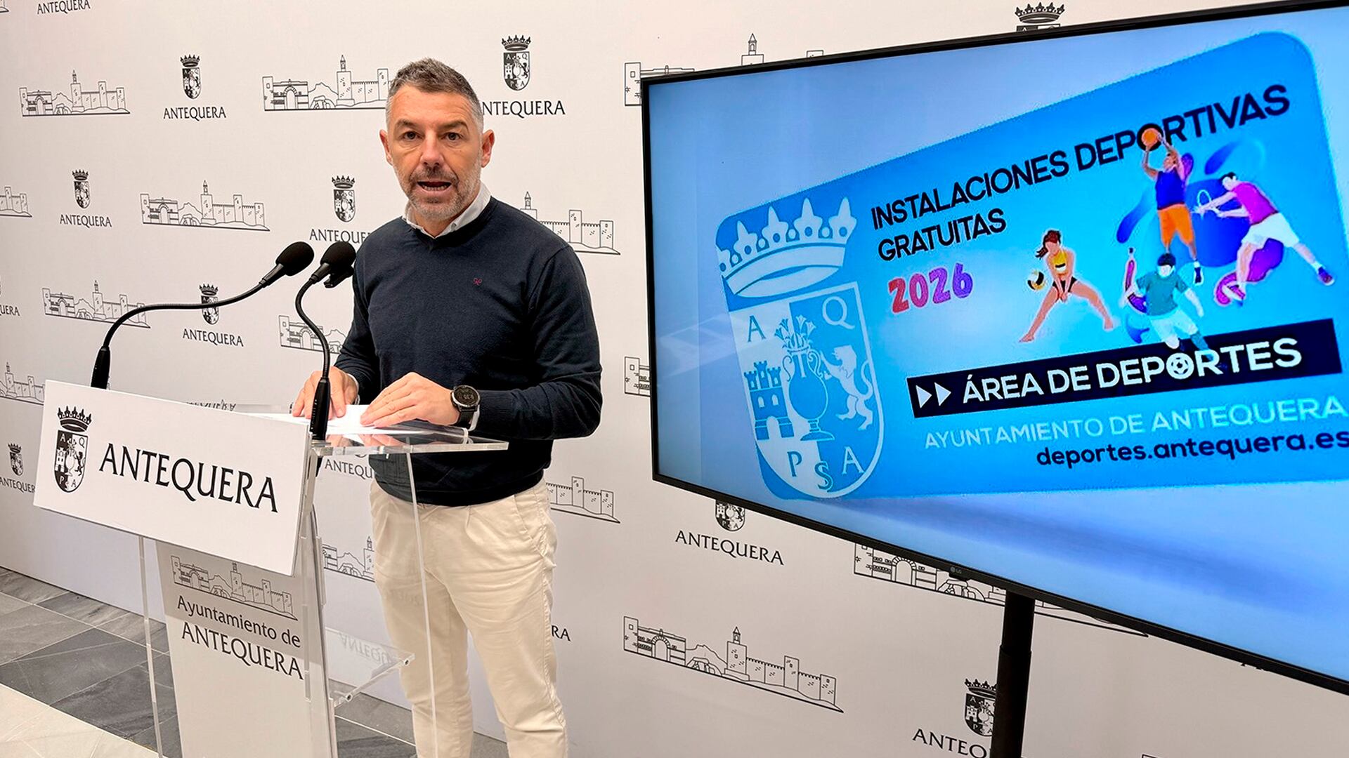 Juan Rosas, concejal de Deportes, presenta la Tarjeta Deportiva 2026 de Antequera