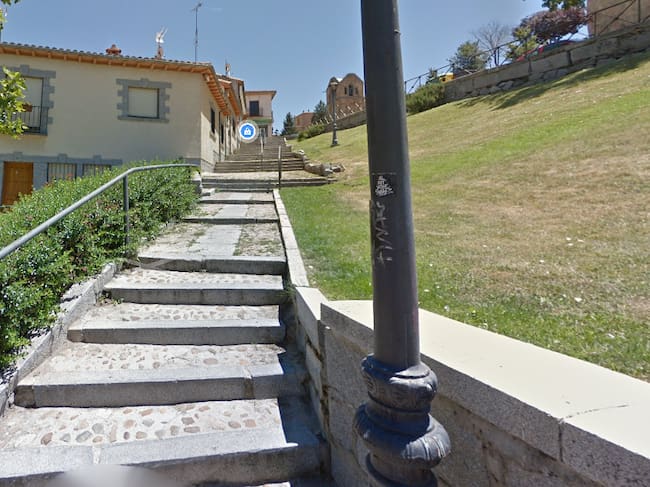 Antiguas escaleras de la plaza