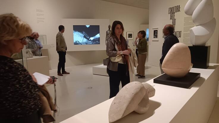 María Bolaños, comisaria de la exposición 'Chillida y las artes', cuenta qué preocupaciones empezaron a tener los grandes artistas a partir del año 1950