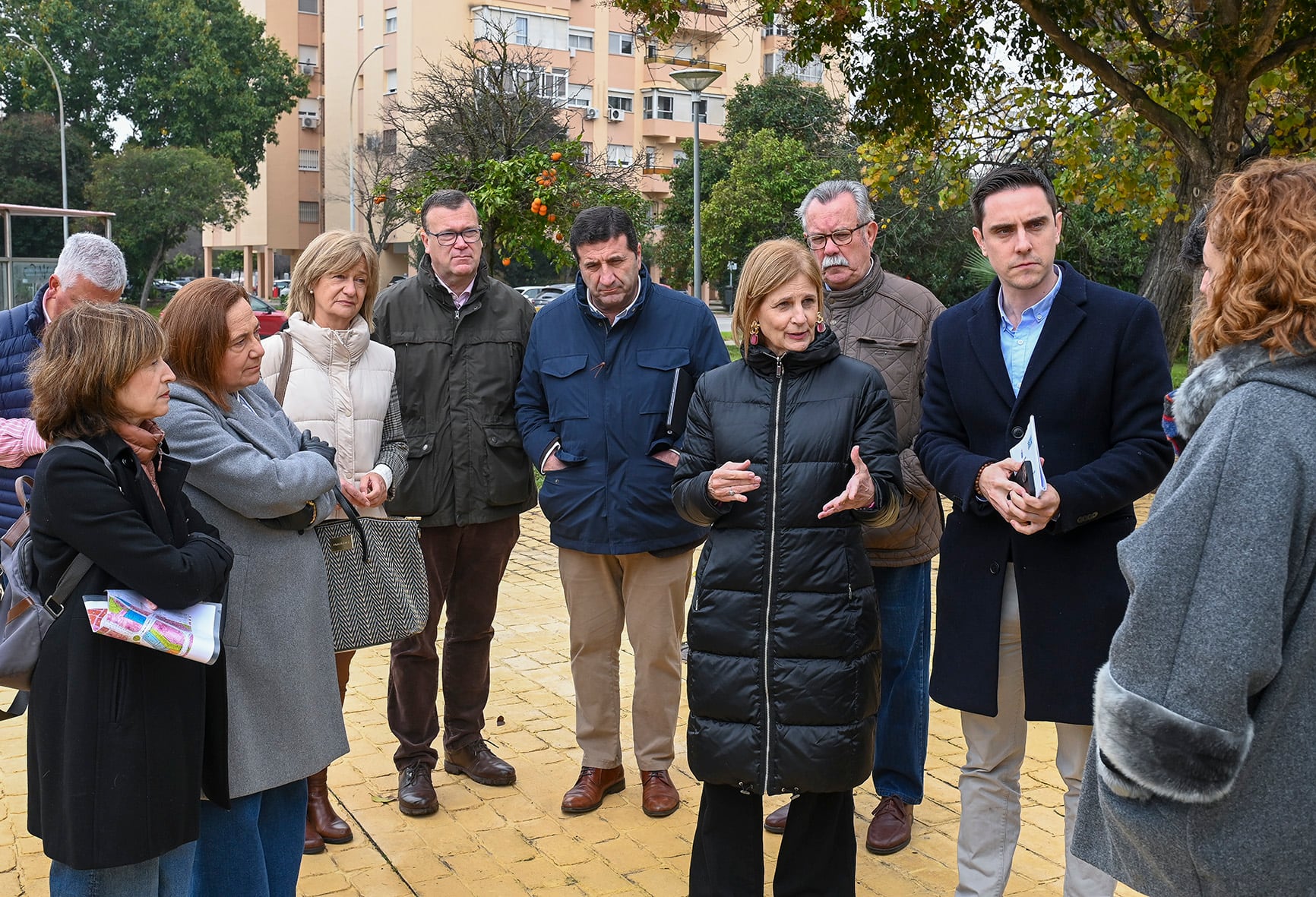 La alcaldesa Pelayo junto a vecinos de San Joaquín