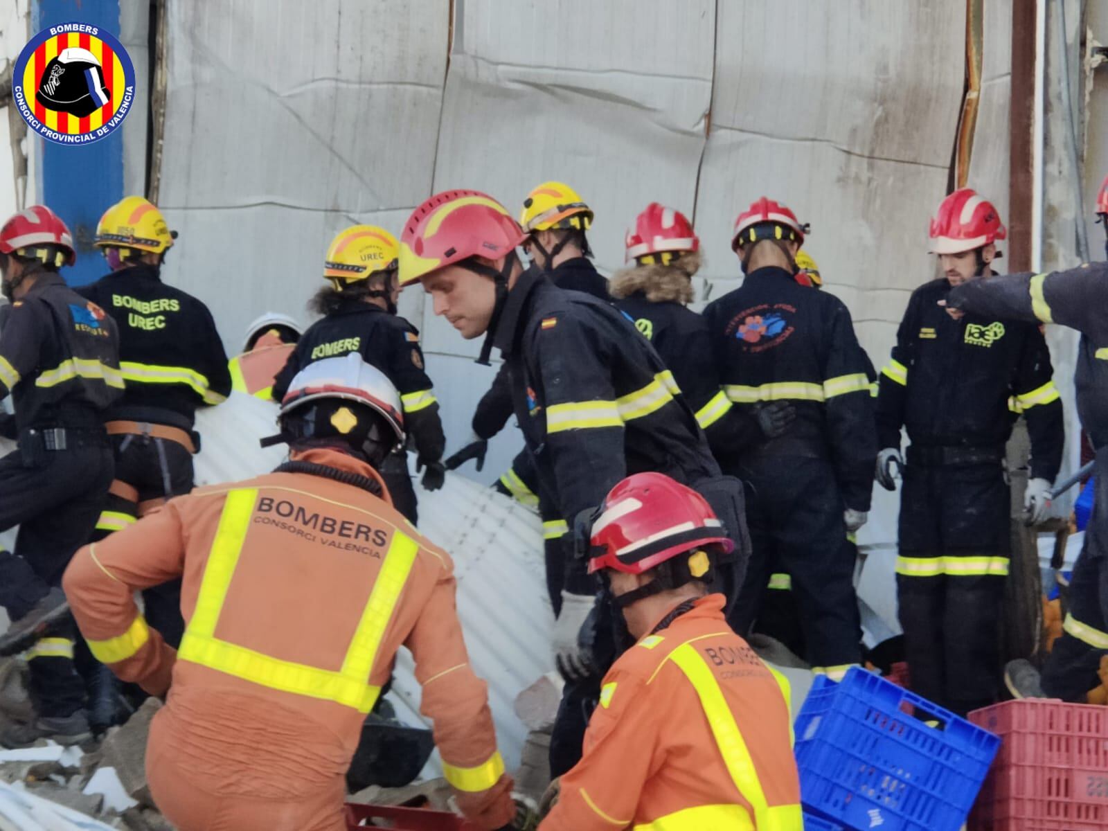 Labores de búsqueda en el derrumbe de La Pobla de Farnals