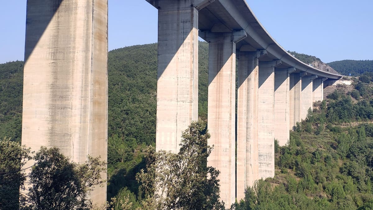 Fomento reforzará del viaducto de Tremor para evitar la corrosión del cableado interno de esta pasarela de casi 25 años