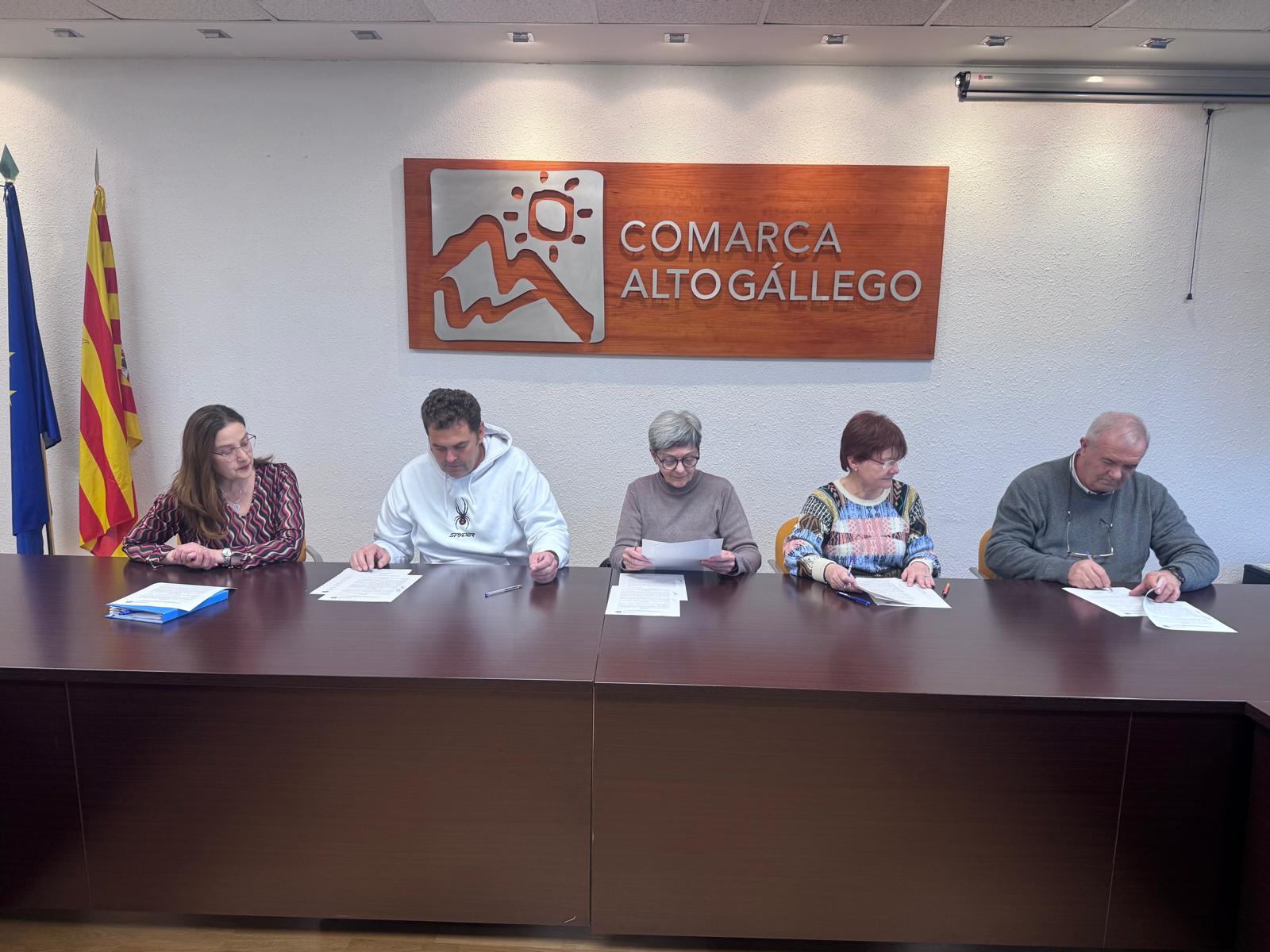 Firma de los convenios con asociaciones del Alto Gállego