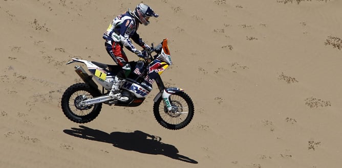 Marc Coma rodando por el desierto de Atacama