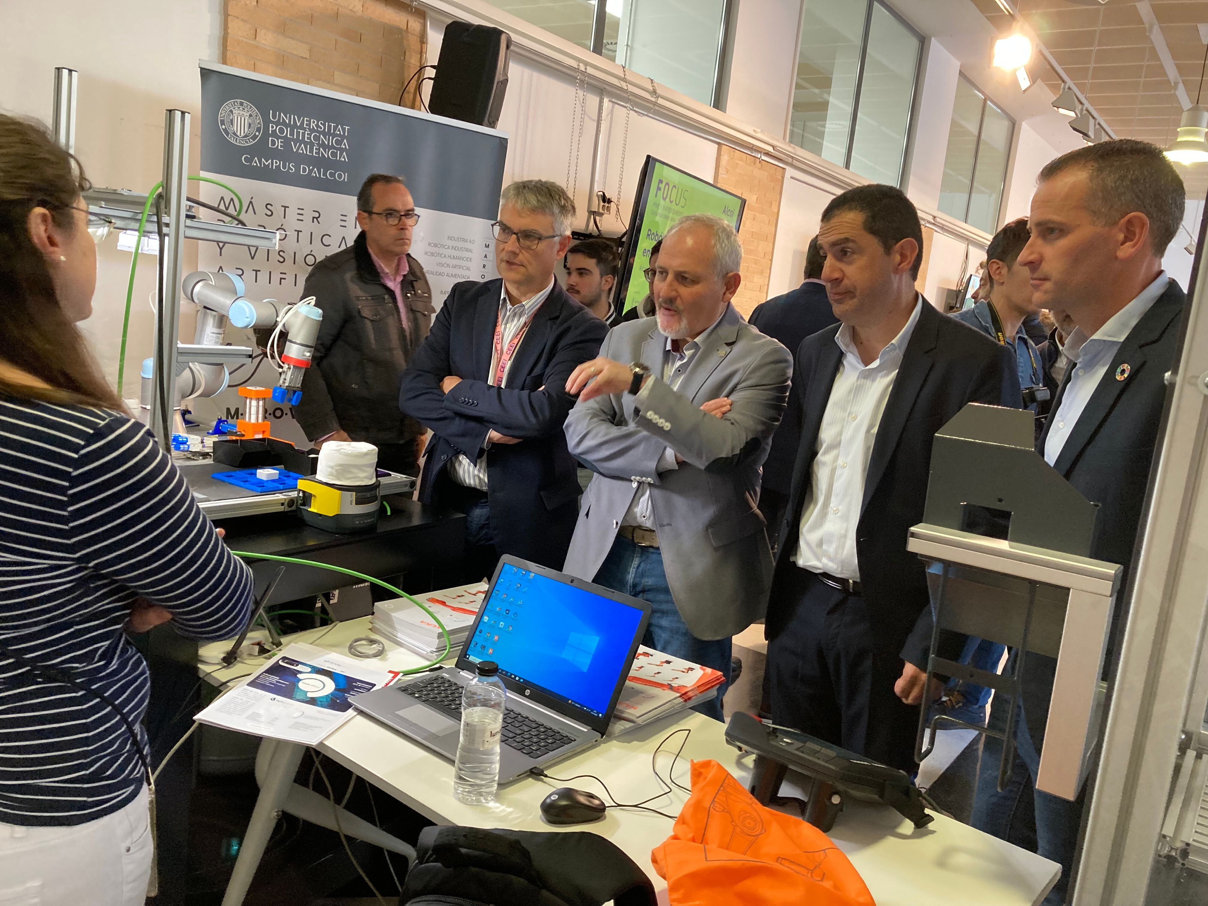 Autoridades visitan el Focus de Pyme Robótica y Digitalización de Alcoy