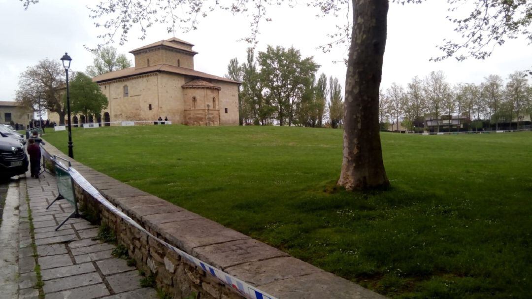 Las campas de Armentia están valladas para impedir el acceso