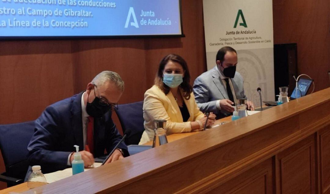 Lozano durante un encuentro con Carmen Crespo.